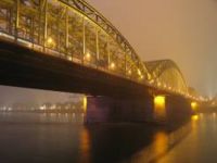 Baustoffprüfer werden vor dem Brückenbau konsultiert